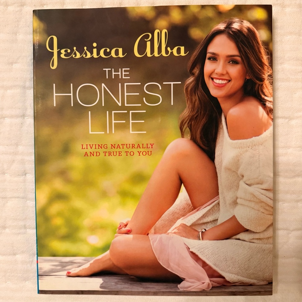 📚Jessica Alba - The Honest Life with Cream and Pink Accents